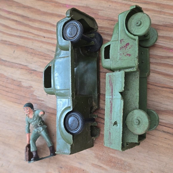 Vintage 2 army Trucks + army figure Mix lot 1960s Toys - Picture 4 of 11